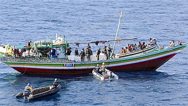 الصومال تفرج عن الصيادين اليمنيين وتسقط الغرامة المالية وتعيد ممتلكاتهم الخاصة